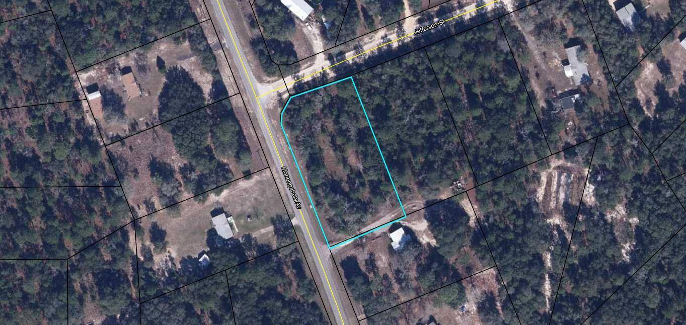 Come build your next home in this beautiful country setting on over 1 acre !