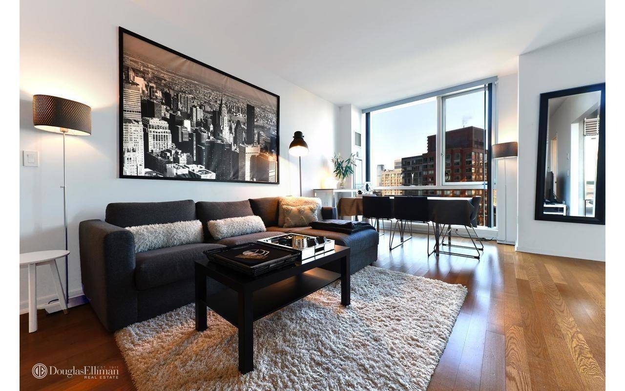Move right in and enjoy the best of downtown life living in Tribeca in this beautiful 2 bedroom 2 bath apartment.