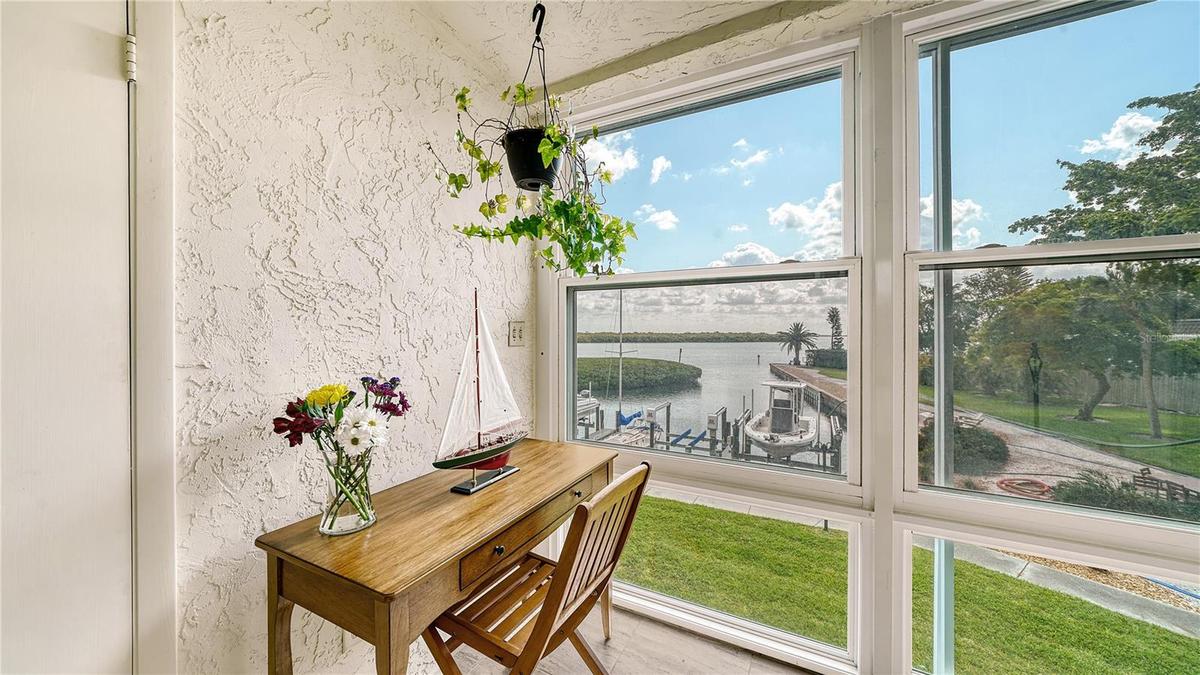Work Desk with a View in Your Florida Room!