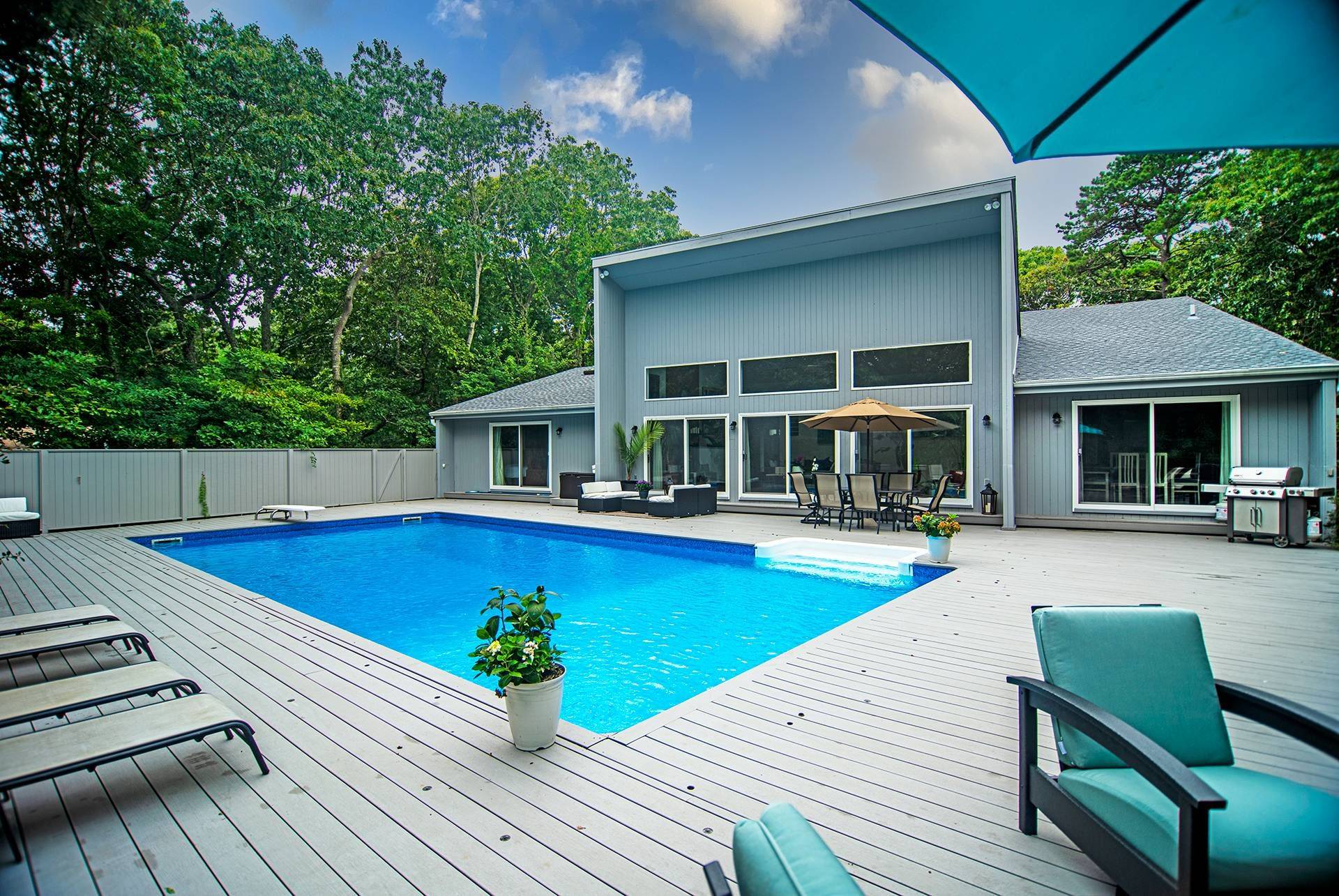 Stylish Contemporary Home with Private deck and Pool!