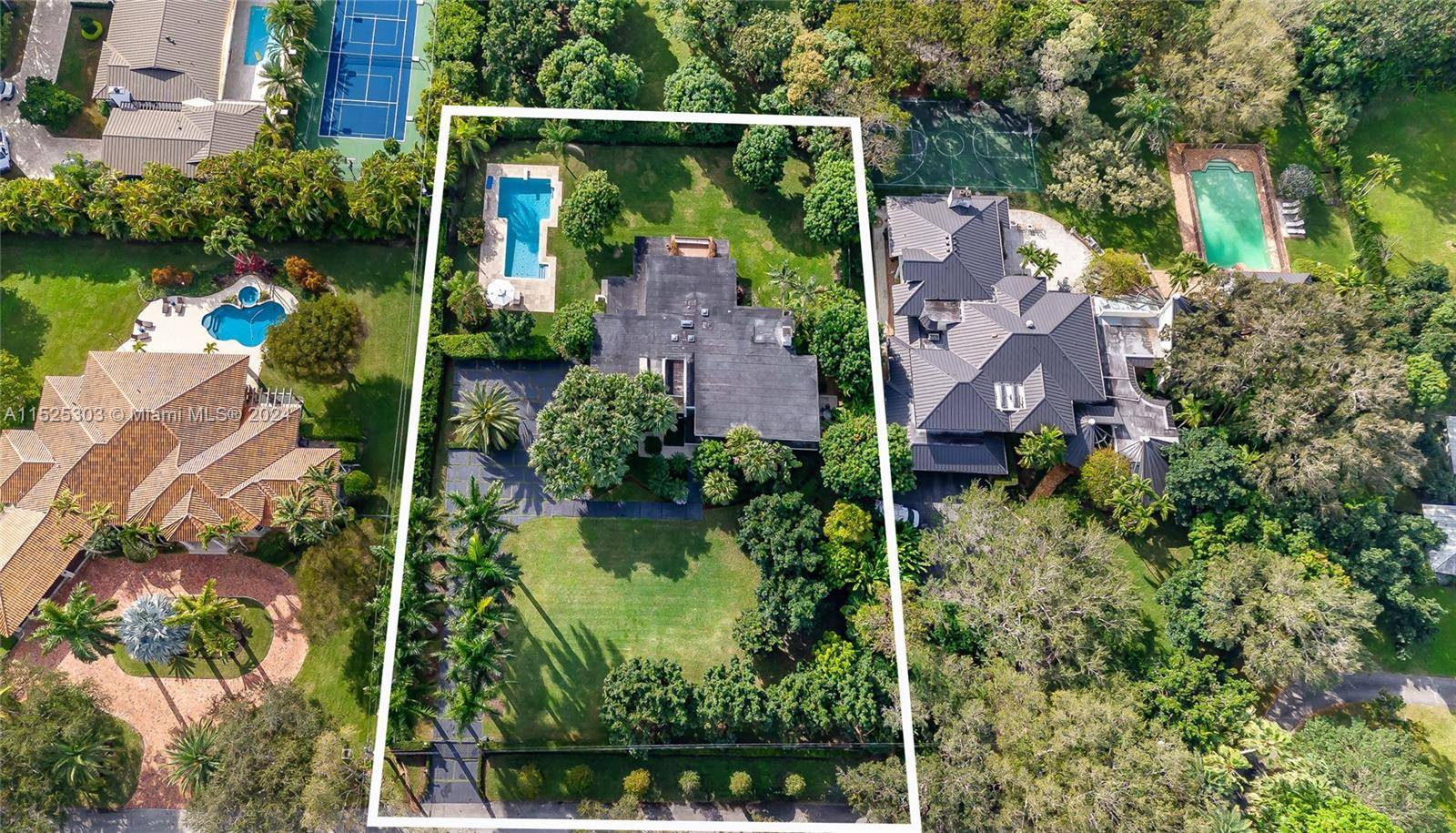 Exceptional one of a kind modern style masterpiece masterfully designed by reknown Arquitect, perfectly settled on very large lot surrounded with mature trees and manicured lush landscaping in the exclusive ...