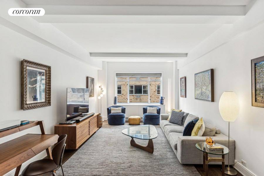 What makes this stunning 2 bedroom 2 bathroom condominium on Manhattan's Upper East Side special is its triple mint finish, oversized windowed kitchen, grand sunken living room, washer dryer, private ...