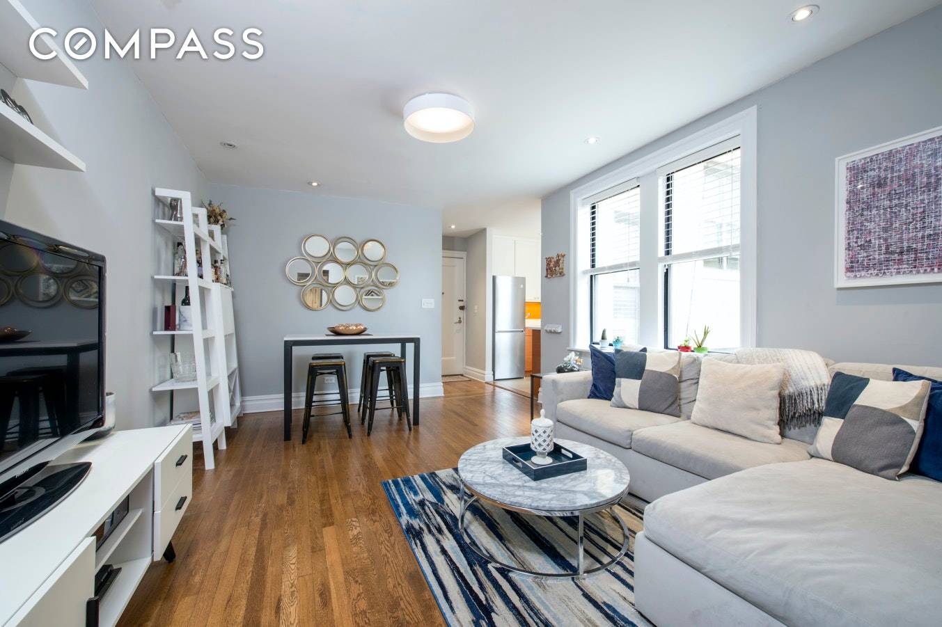 Mint condition, pre war, king sized one bedroom, with beautiful renovations in the heart of Chelsea !