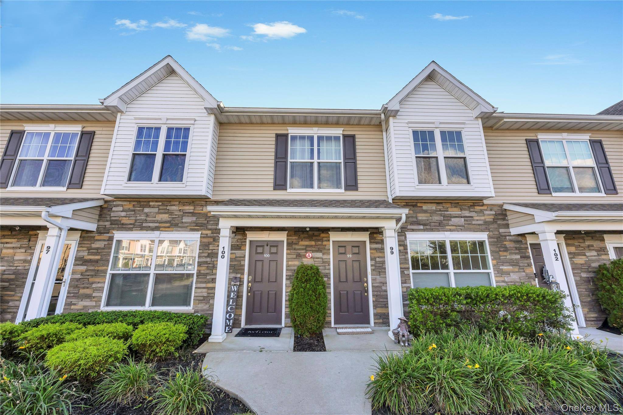 Located in Beautiful Foxgate of Islip, a private gated community, this two bedroom, two bath, upper floor condo is in pristine condition straight out of a story book.