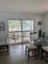 Comedor con salida al balcón / Dining room with balcony access