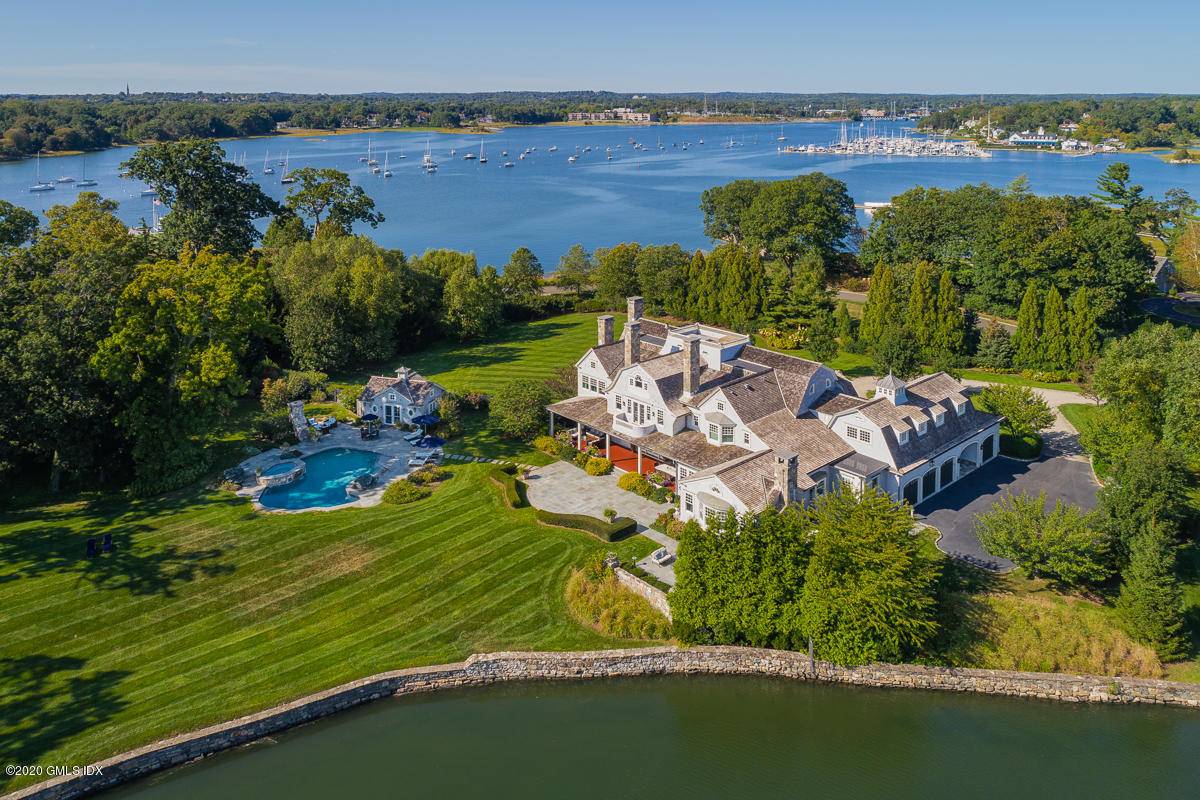 Direct waterfront at southernmost tip of Indian Head Road, this perfect house has brought together architect JP Frantzen and Tallman Builders to create a magnificent waterfront enclave.
