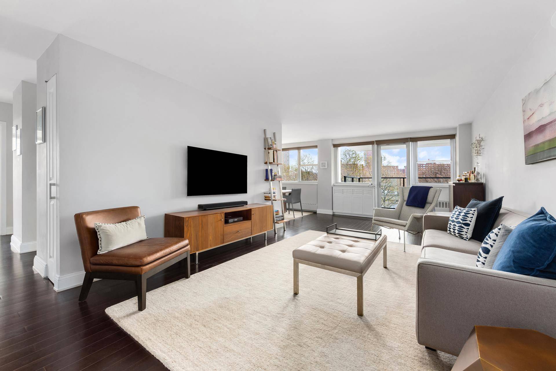Bright and inviting, this beautifully appointed 2 bedroom, 2 bathroom home in the heart of Brooklyn Heights boasts tree line views to the east and the Brooklyn Bridge and Empire ...