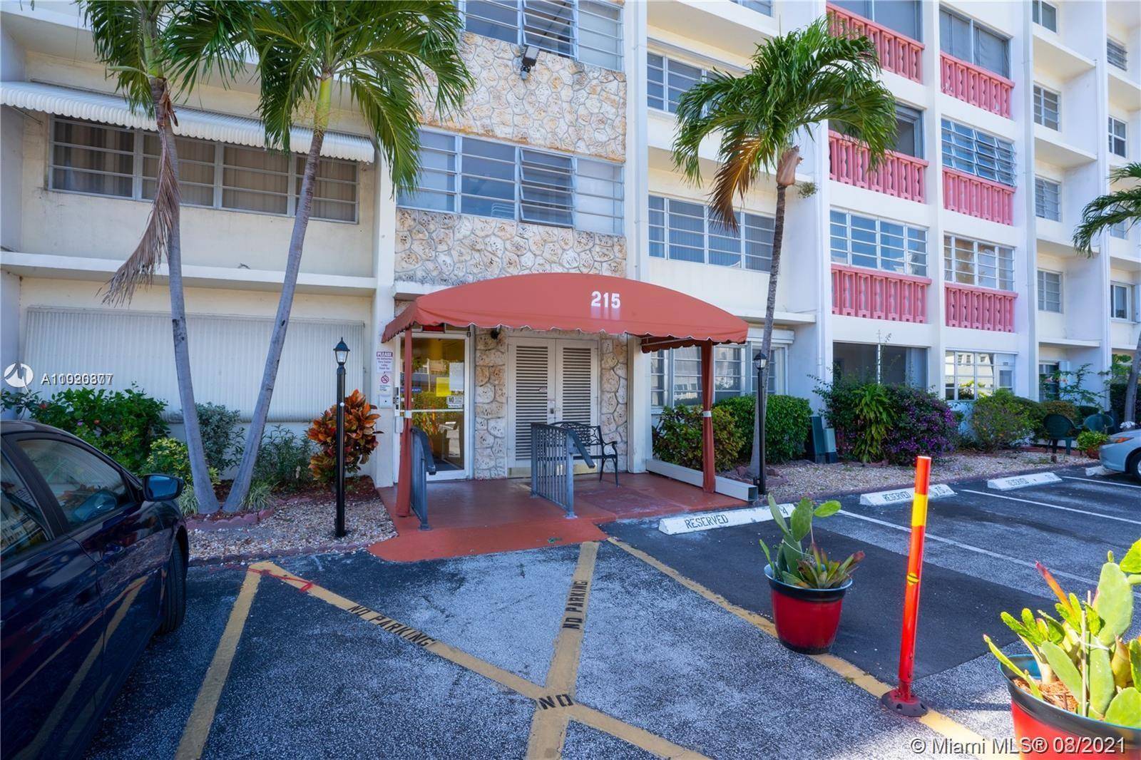 Large renovated 2 bedroom den penthouse located in Hallandale Beach Blvd near the Gulfstream Racetrack and Casino.