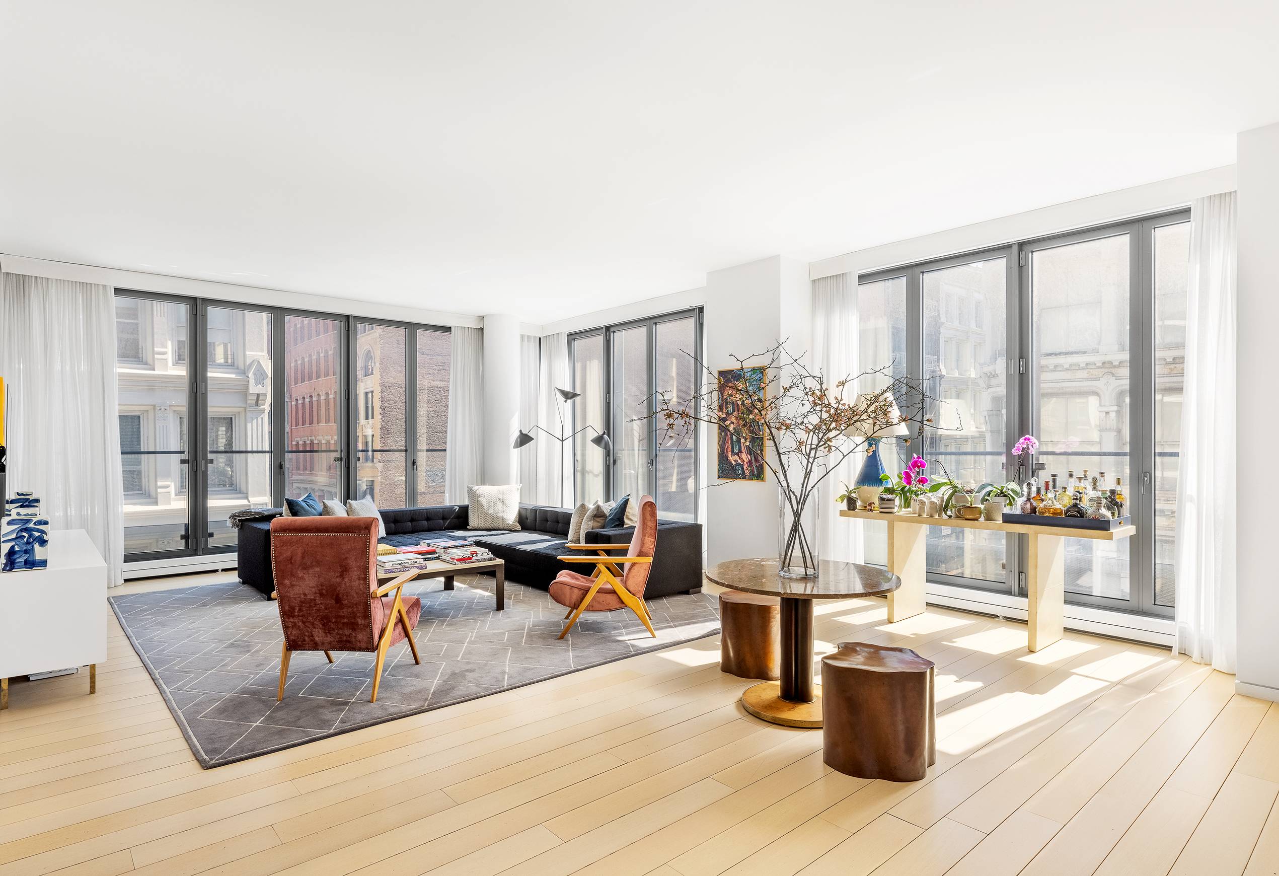 This perfectly scaled three bedroom, three and one half bathroom apartment is the first re sale in this prized, impeccable Soho Modern Classic Condominium by esteemed architects, Kohn Pederson Fox ...