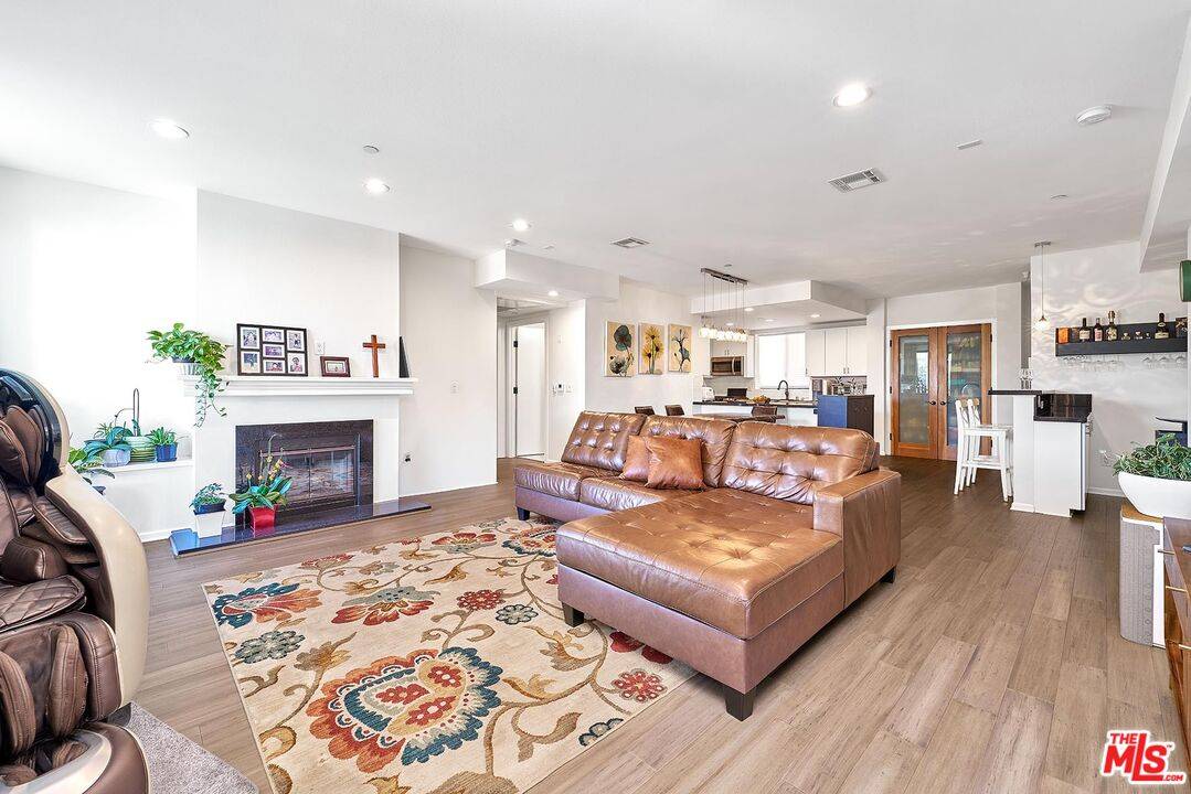 871 Crenshaw Blvd 3BR Hancock Park La