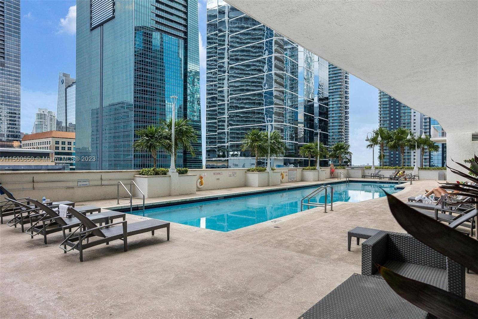 Beautiful corner unit, 3 2 panoramic views to the bay, porcelain floors throughout, furnished and building has two pools, fully equipped exercise center, assigned parking, private balcony.