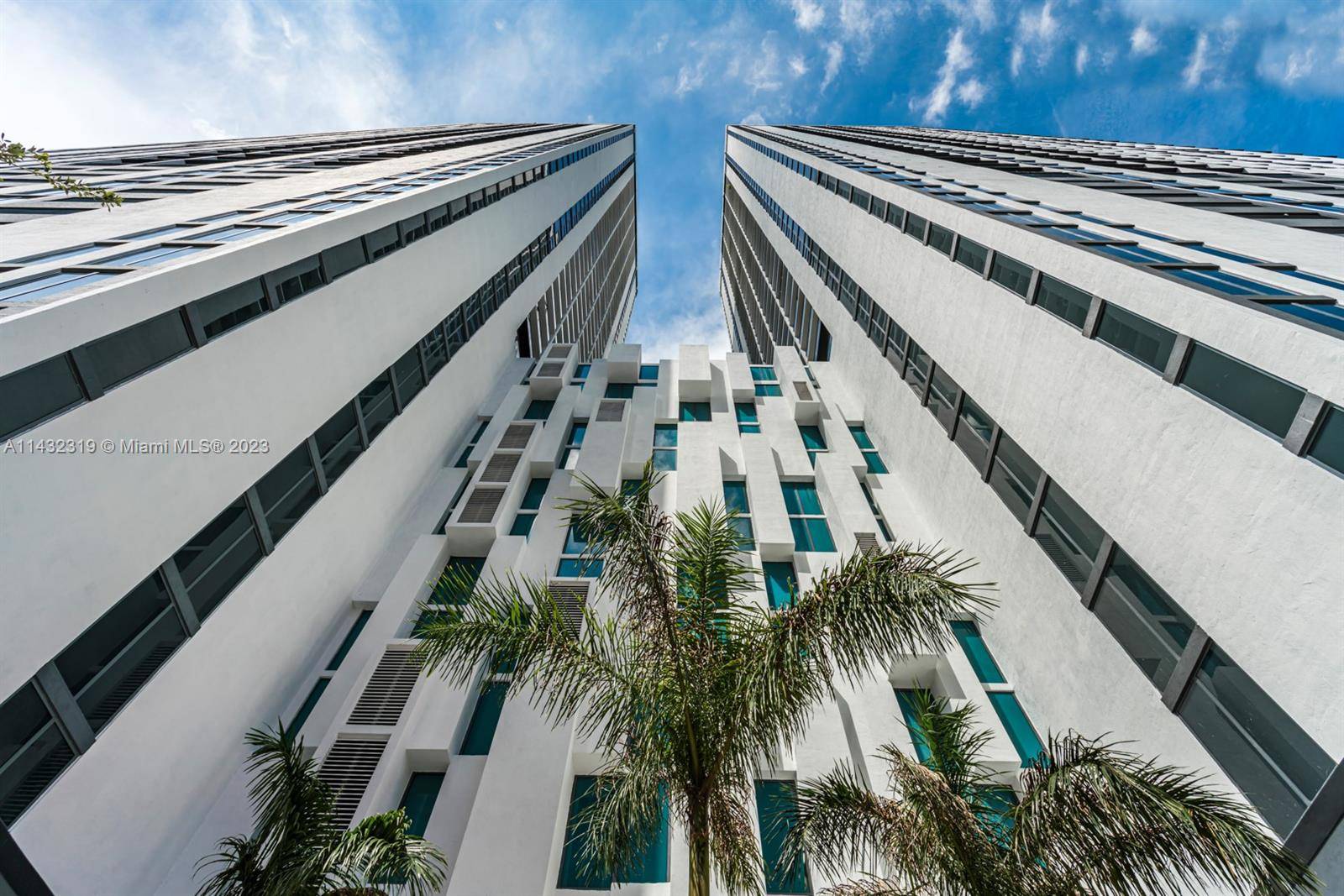 Downtown 5th is a brand new building located at the heart of Downtown Miami.