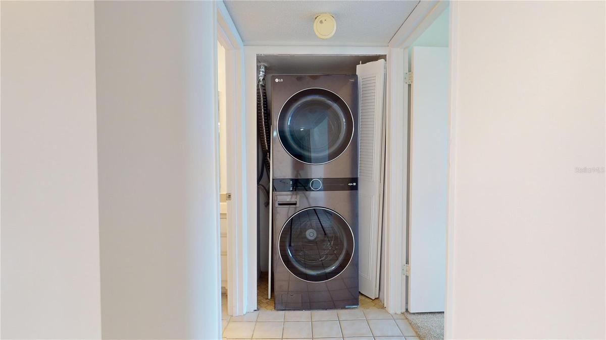 Closet washer and dryer