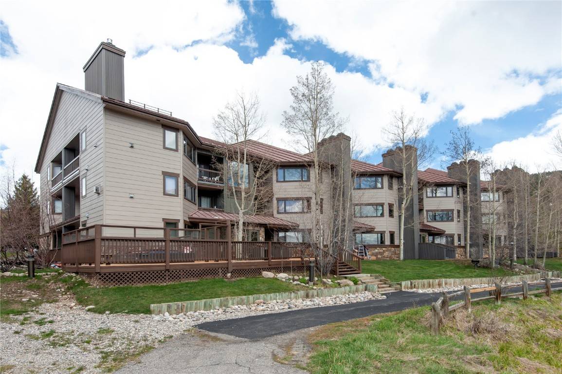 Enjoy 6 weeks each year 1 8 fee simple ownership in this beautifully updated top floor condominium which shows exceptional pride of ownership.