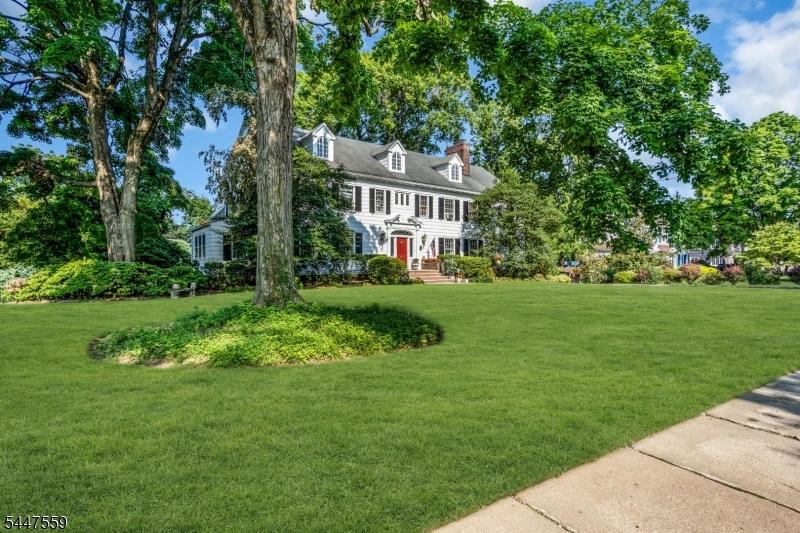 sweeping front lawn