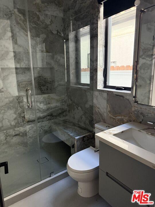 Full Bathroom 1