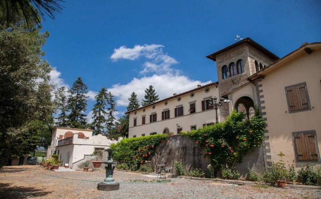 Tuscan prestigeous property for sale in Florence with outbuildings, gorgeous parkland, swimming pool and tennis court