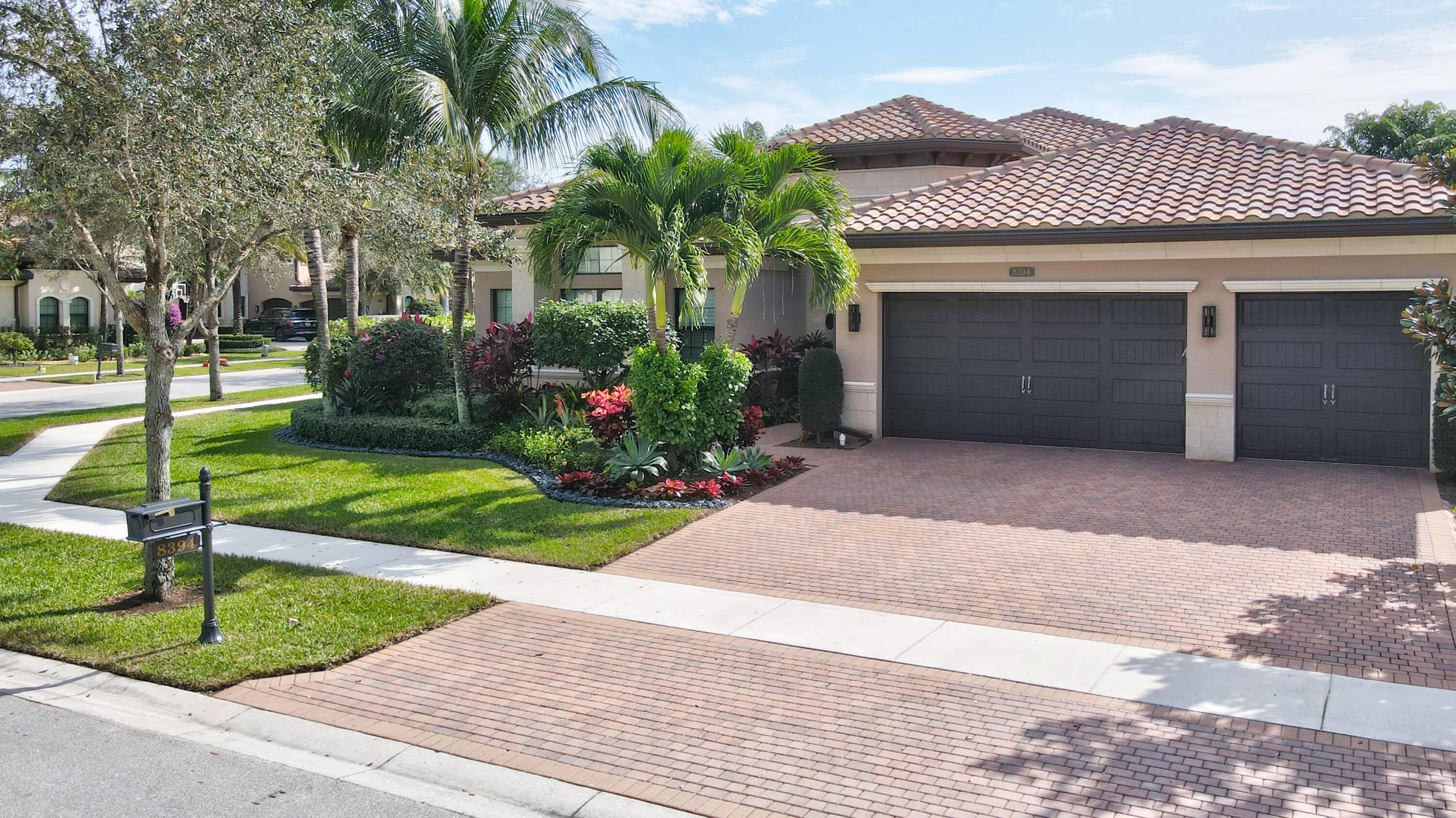 ONE OF A KIND VENETIAN MODEL SITUATED ON A LUSHLY LANDSCAPED CORNER LOT OVER 1 3 ACRE.