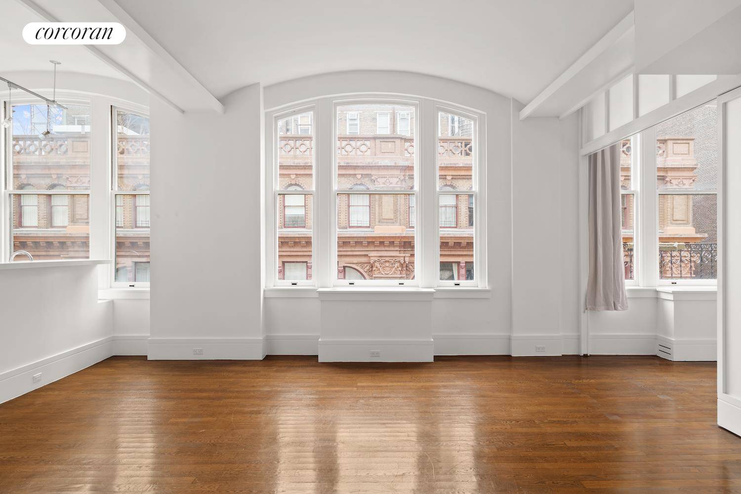 This bright, one bedroom loft residence offers barrel vaulted 12' ceilings and nine oversized, arched windows with incredible natural light and Northern exposure.