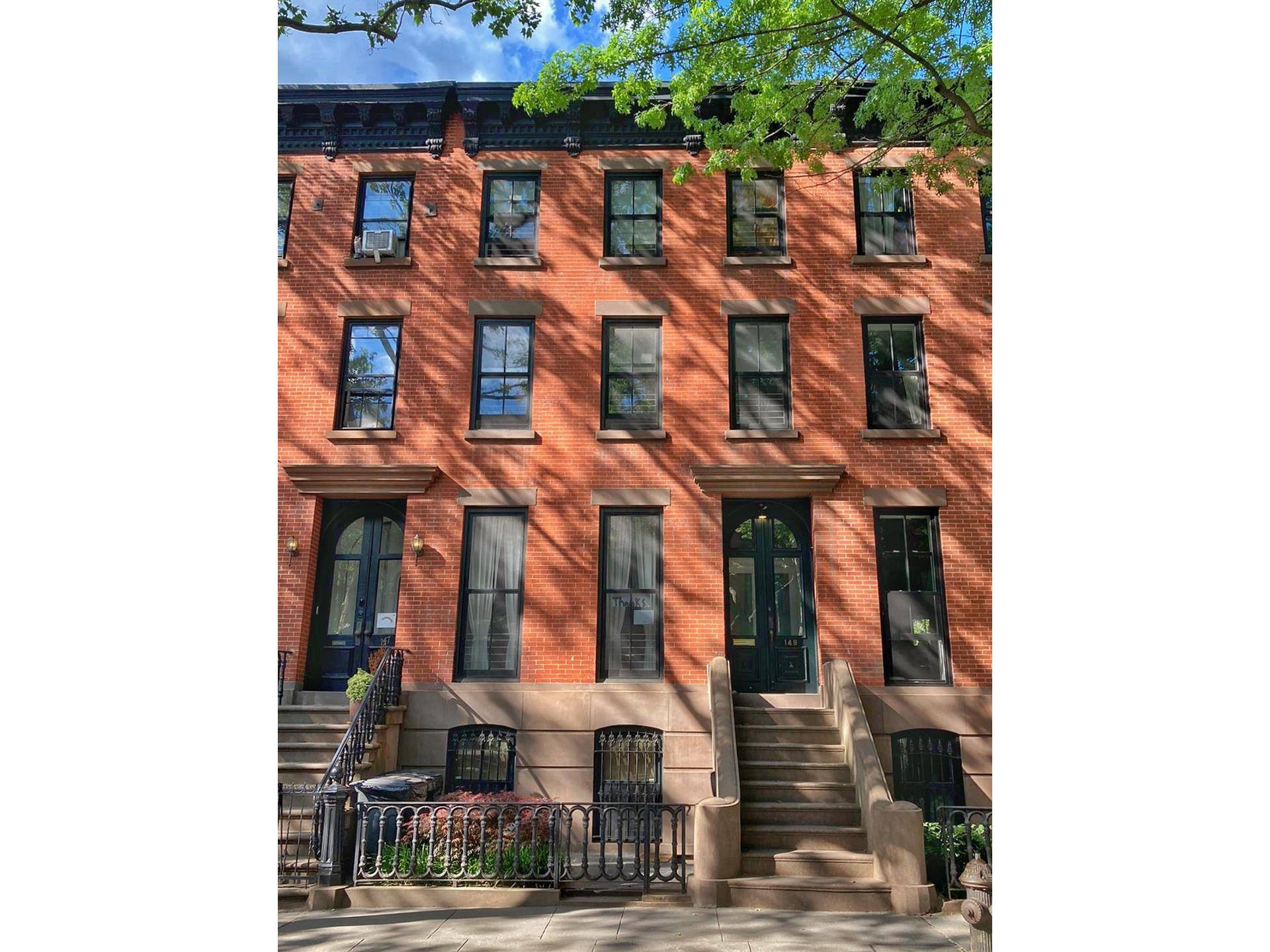 This beautifully designed and finished Garden duplex located in a 1890's townhouse is in the heart of Historic Boerum Hill, and has lots of room to spread out.