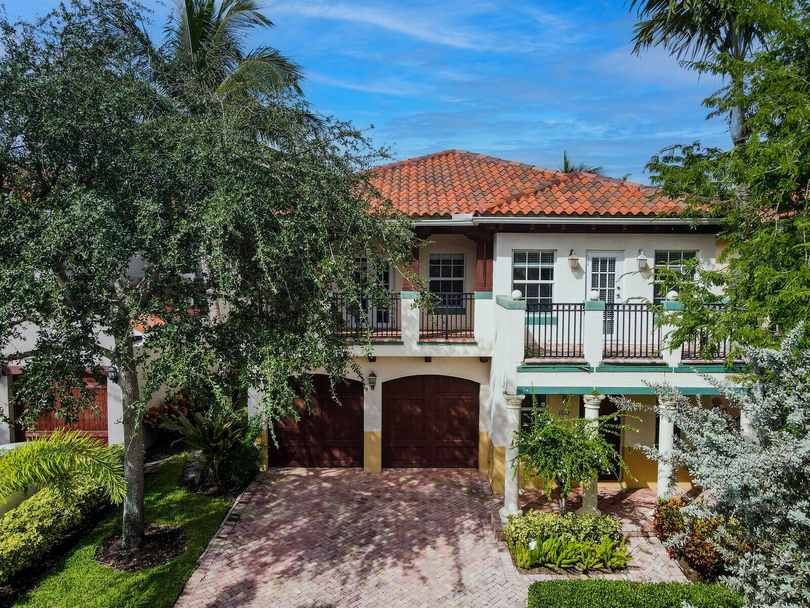 Old world Mediterranean charm within minutes of vibrant downtown Delray Beach !