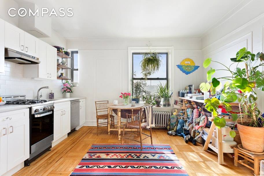 This lovely home is flooded in sunlight perched on the top floor of this pre war gem located in the heart of Prospect Lefferts Gardens.