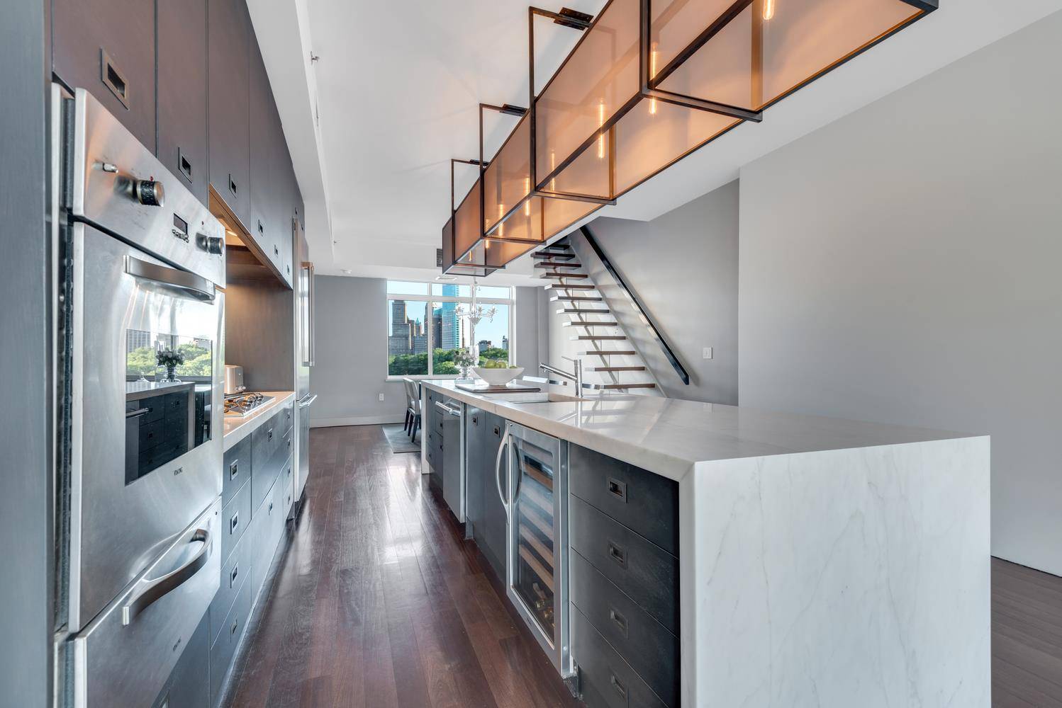 ALL SHOWINGS AND OPEN HOUSES ARE BY APPOINTMENT ONLY Enjoy 5 star penthouse living at the coveted Nexus, a modern boutique condominium located on the main drag of Dumbo at ...
