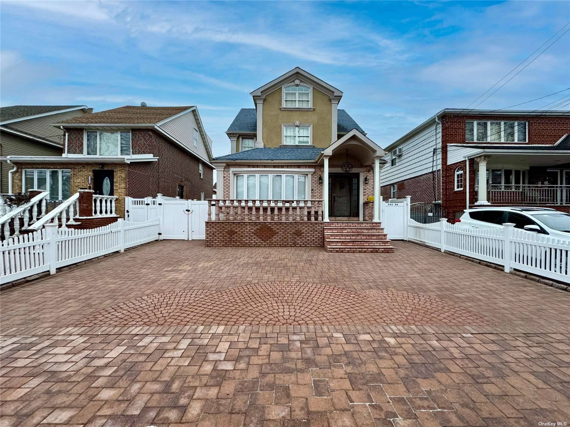 Extra Large Modern Contemporary 12 room 6 Bedroom Home in Old Howard Beach.