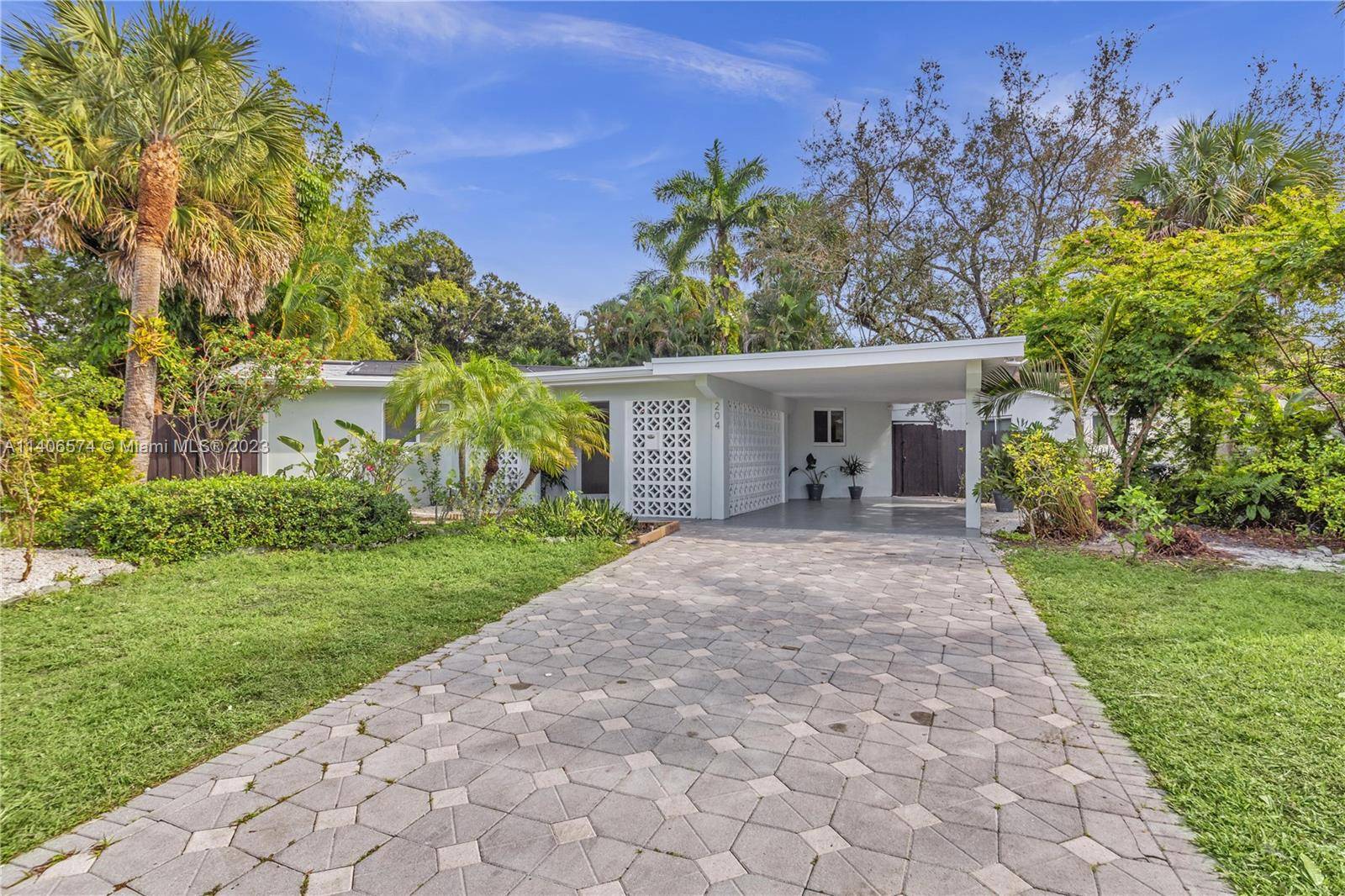 INVESTMENT OPPORTUNITY ! Introducing a stunning, fully remodeled gem nestled in the vibrant city of Fort Lauderdale.