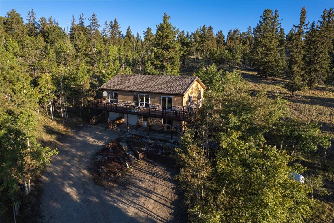 This beautiful mountain retreat sits on a rare 7 acre secluded parcel with stunning rock outcroppings and breathtaking views.