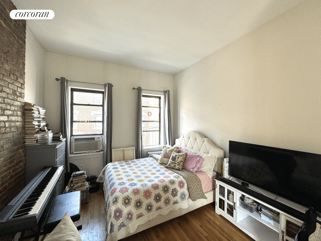 Available 5 15. Spacious, modern studio in prime Soho location just around the corner from some of NYC's best shopping and dining !