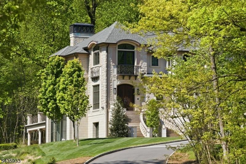 Front of Home (1 of 9)