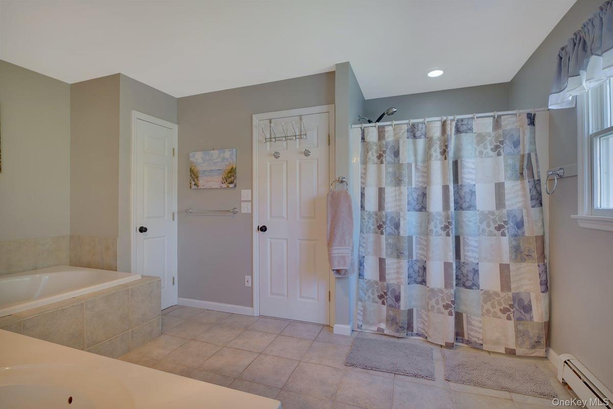 Primary Ensuite Bath - Photo 1