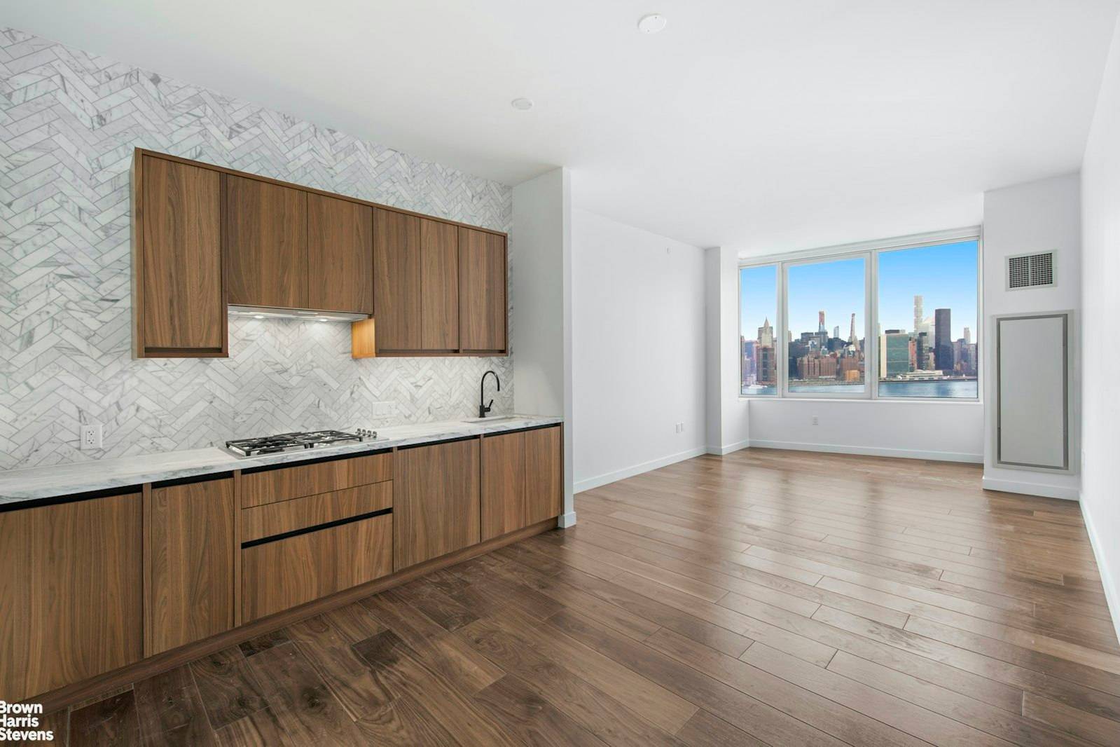 With the NYC Ferry service practically at your doorstep and the subway just two blocks away, The Greenpoint at 21 India Street, a luxury waterfront condominium, is perfectly located !