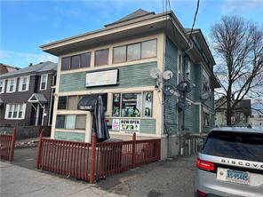 Attention Investors ! A great opportunity to own this investment property located on The North End of the Cyti with a busy road.
