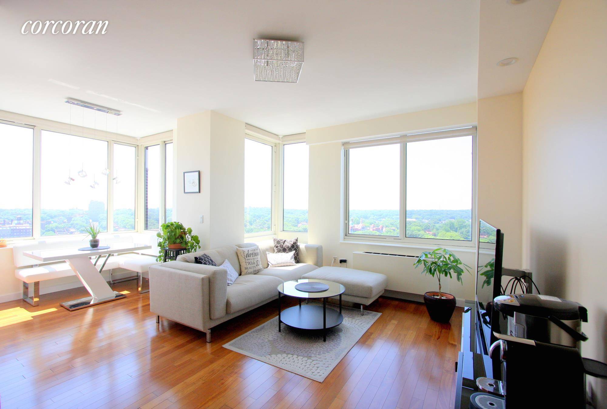 Sunny, luxury and Beautiful 2BR 2 Bath at Prime Location in Forest Hills, this newly renovated lovely Penthouse home has 2 Exposures and amazing views, located in a full service ...