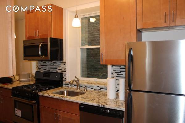 We have a great two bedroom apartment located in Park Slope available to rent as soon as possible !