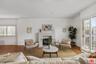 Living Area, Fireplace, Balcon