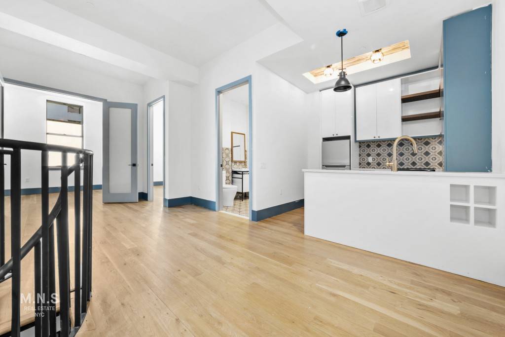 Beautiful Duplex 3 Bedroom Apartment Available Now in Bushwick !