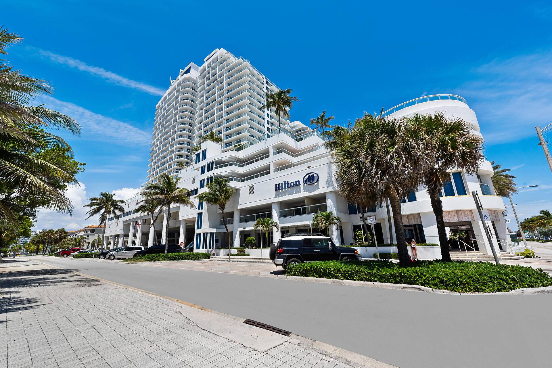 PERFECT location to enjoy everything Fort Lauderdale has to offer, just steps from the beach, restaurants and other entertainment !