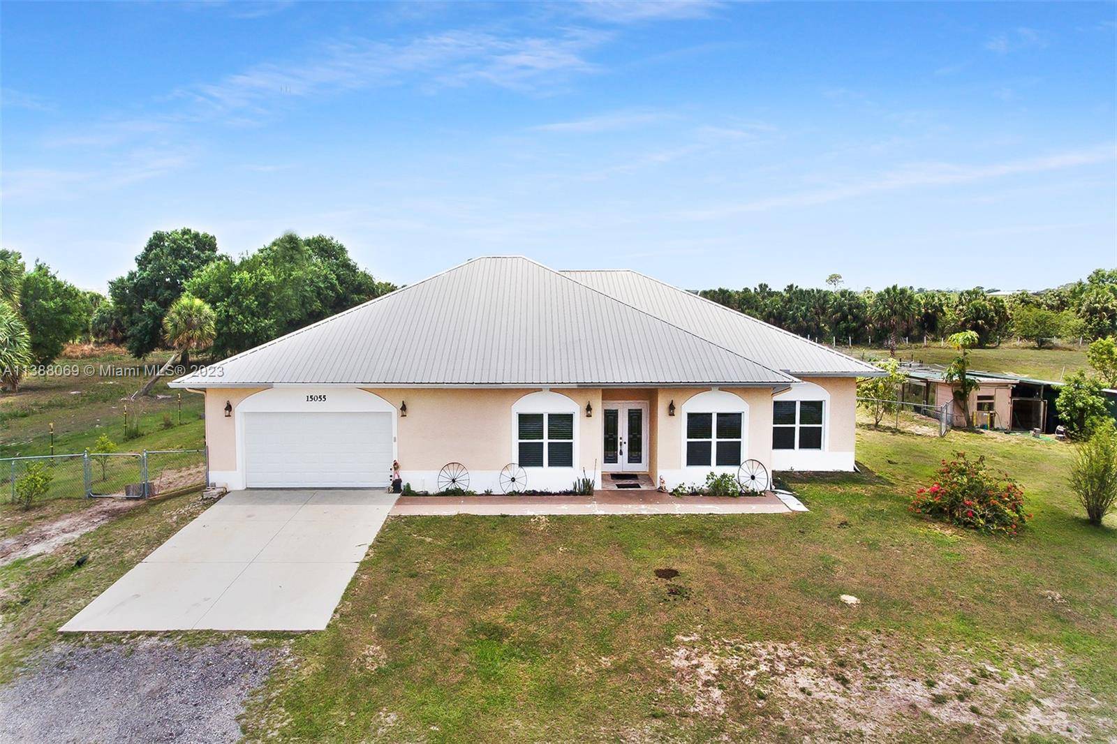 BREATHTAKING 3 BED, 3 BATH ESTATE HOME ON 10 ACRES OVERLOOKING A PICTURESQUE POND IN THE BEAUTIFUL COMMUNITY OF FELLSMERE FARMS.