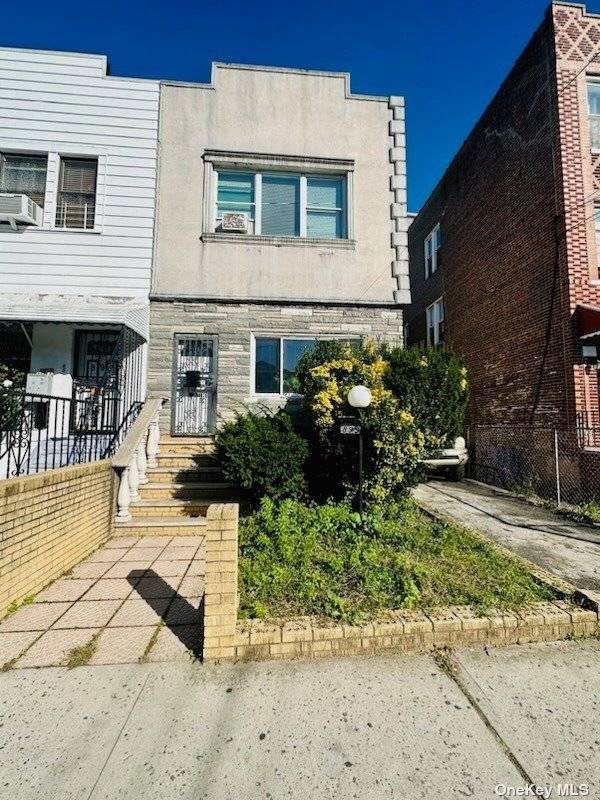 Price To Sell We Have A Homie 4 bedroom colonial with 2 full bath with a full basement offering lots of opportunities Close to Parks, School, Shops, restaurants close to ...