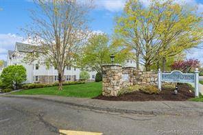 Lovely Unit is conveniently located on the Darien Norwalk border.
