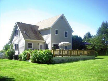 Beautiful Farmhouse Minutes From the Beach!