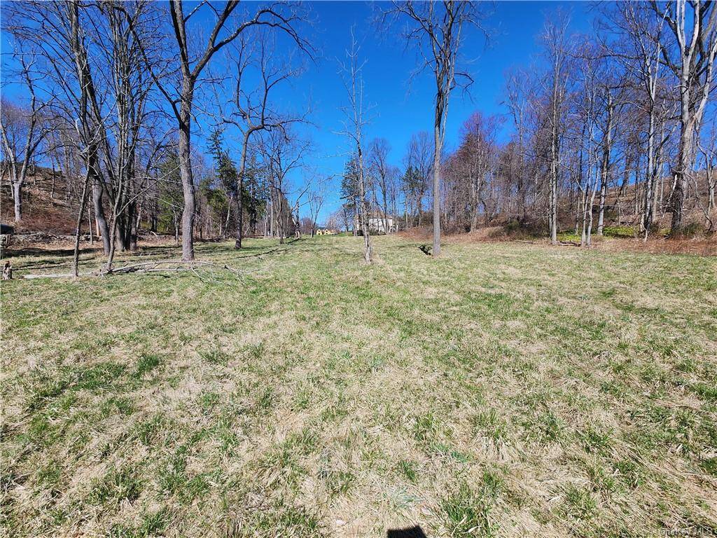WOW WOW ! ! this beautiful fully approved property located in the HIGH END PINNACLE ON HUDSON subdivision in Balmville NY Surrounded by luxury homes.