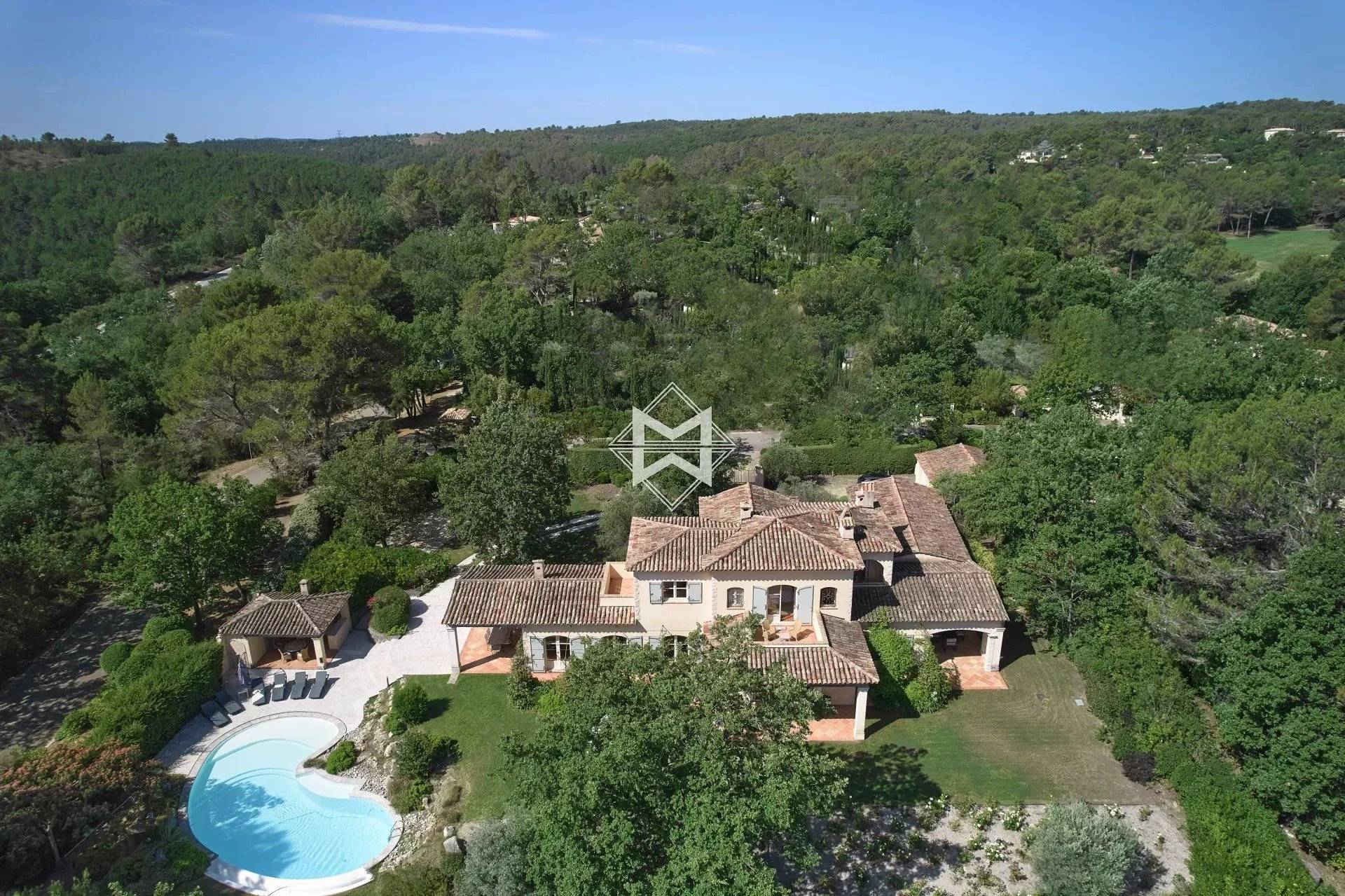 Authentic Provence-style villa on the Terre Blanche golf course