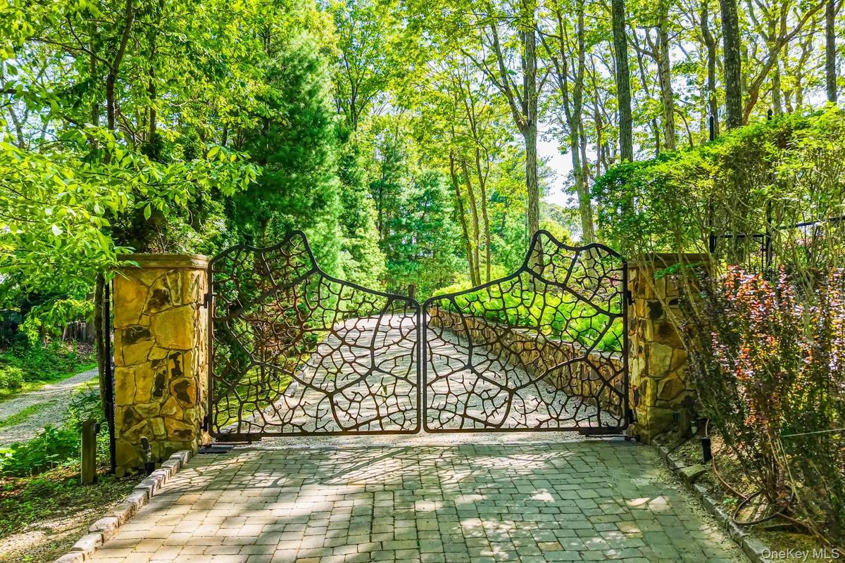 1350 W Cove Road, Cutchogue