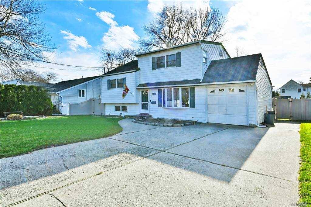 Beautiful Split Level property with rear extension located in the gorgeous Forest Lake section of Wantagh.