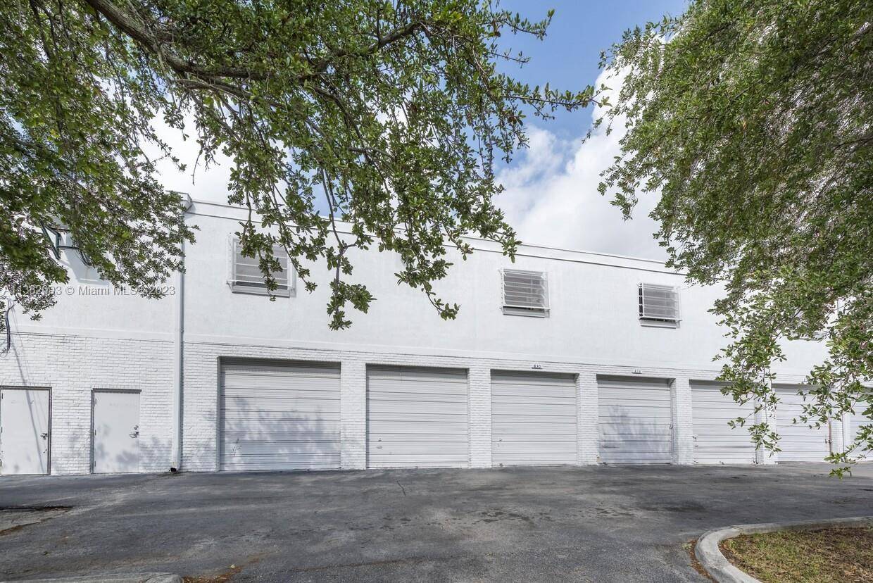 This fantastic warehouse property is located in Delray Beach and is conveniently accessible from both Interstate I 95 and the Turnpike.