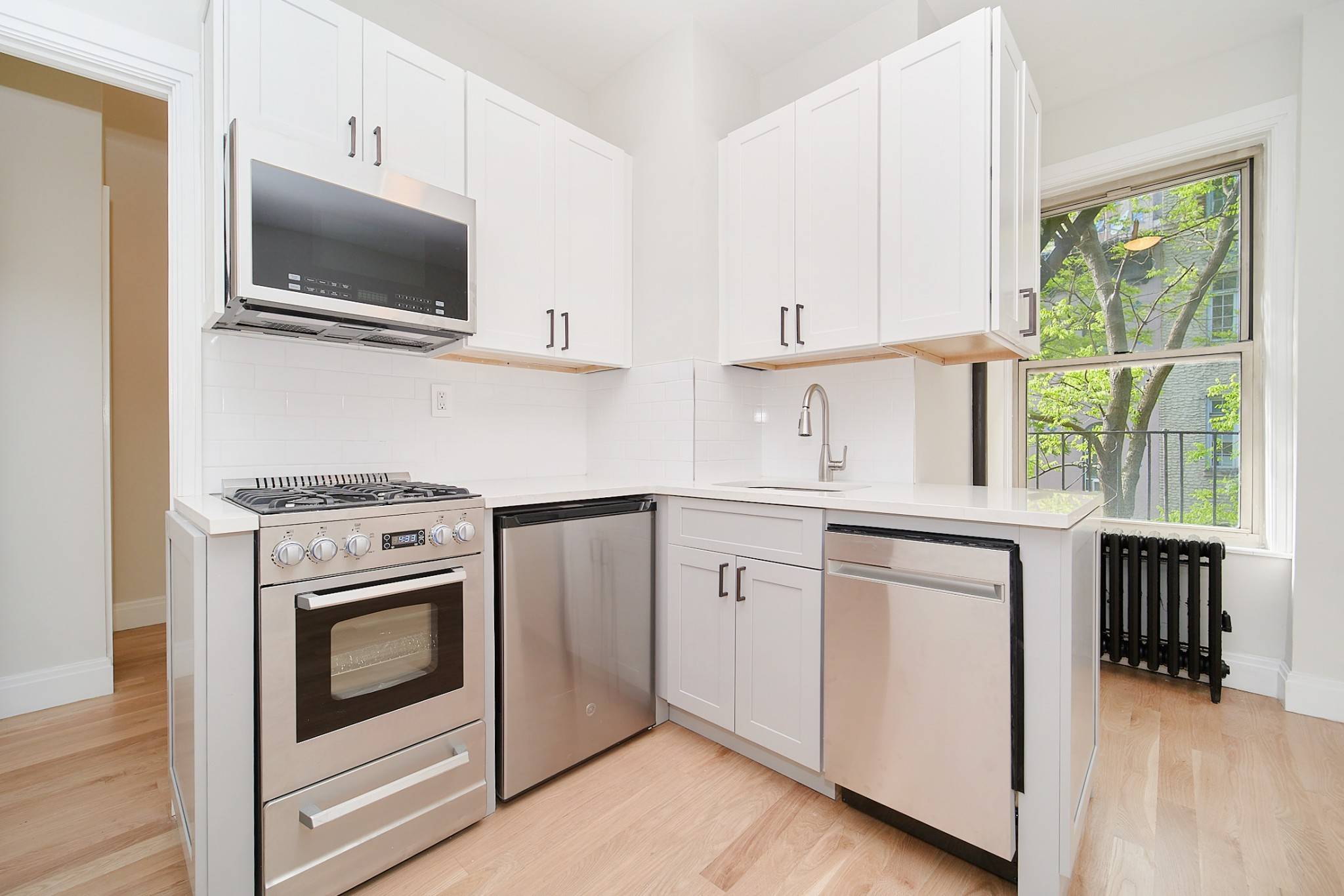 Beautiful 1BR in the heart of the West VillageApartment Details Bright windows Gut Renovation with SS Appliances including Dishwasher Strip Wood Flooring Marble FinishesBuilding Amenities Neighborhood Super Well Maintained Walkup ...